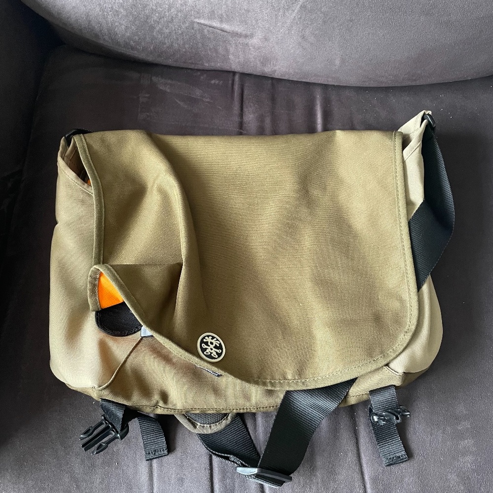 CRUMPLER MESSENGER BAG
